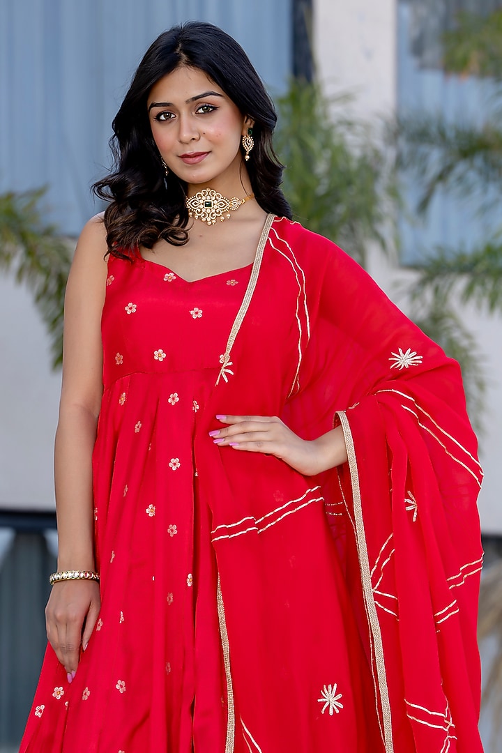 Red Silk Embroidered Anarkali Set by House Of Jamoti at Pernia's Pop Up Shop