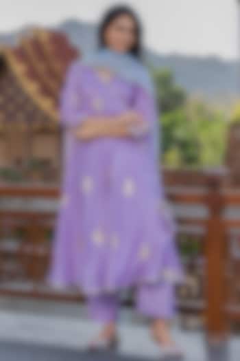 Lilac Zari Organza & Shantoon Anarkali Set by House Of Jamoti at Pernia's Pop Up Shop