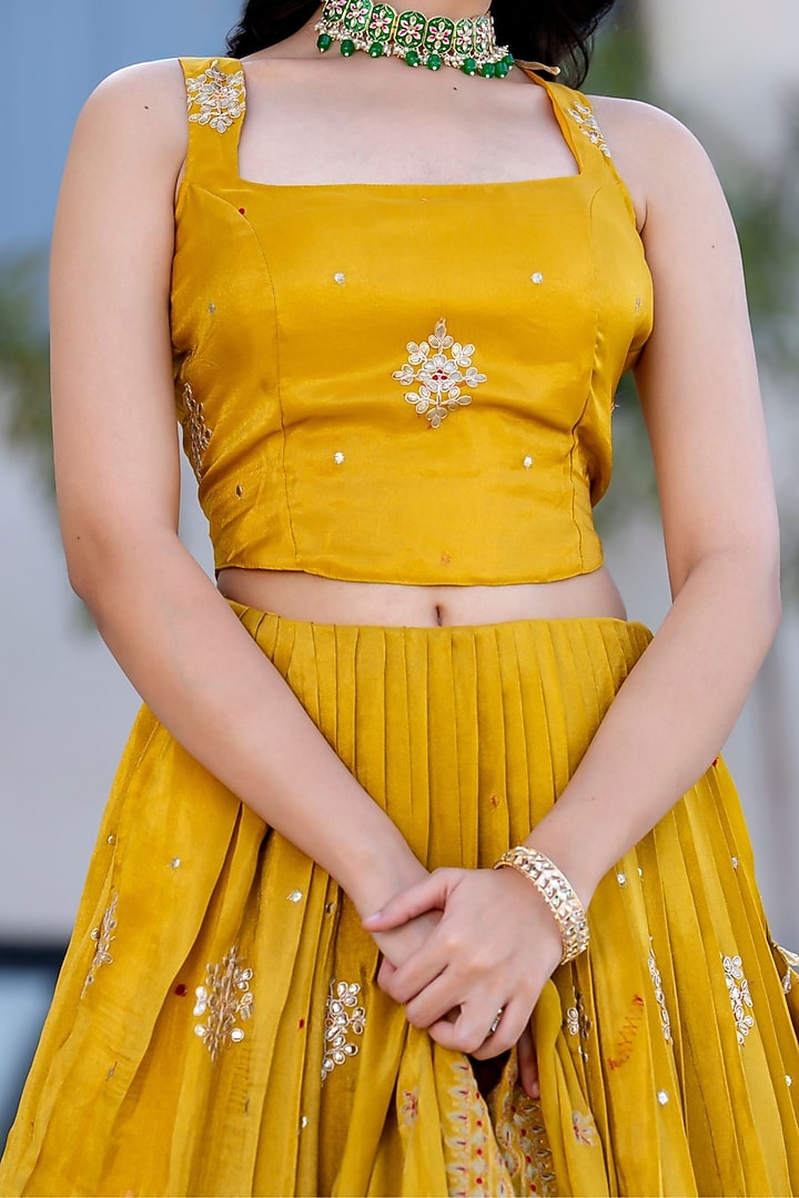 Mustard Yellow Tissue Scalloped Embroidered Lehenga Set by House Of Jamoti at Pernia's Pop Up Shop