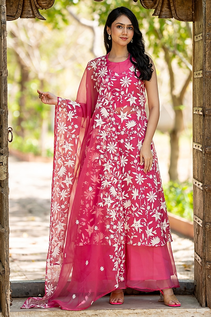Pink Chiffon Floral Embroidered Halter Kurta Set by House Of Jamoti at Pernia's Pop Up Shop