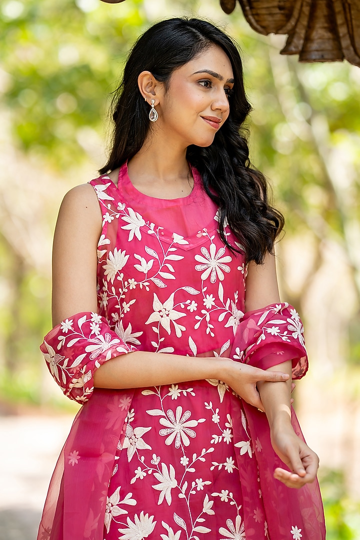 Pink Chiffon Floral Embroidered Halter Kurta Set by House Of Jamoti at Pernia's Pop Up Shop