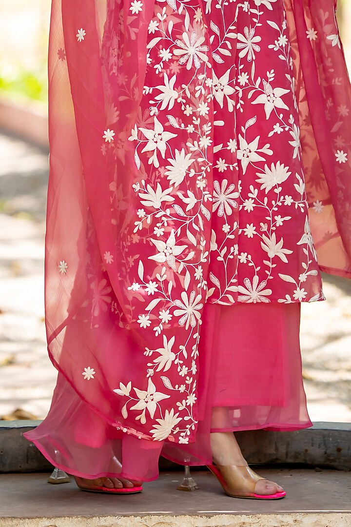 Pink Chiffon Floral Embroidered Halter Kurta Set by House Of Jamoti at Pernia's Pop Up Shop
