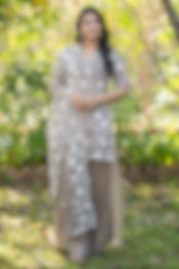 Beige Chiffon Embroidered V-Neck Kurta Set by House Of Jamoti at Pernia's Pop Up Shop