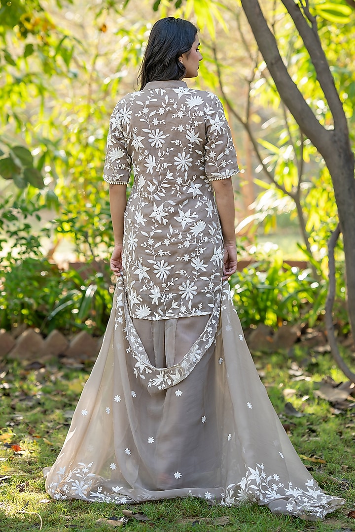 Beige Chiffon Embroidered V-Neck Kurta Set by House Of Jamoti at Pernia's Pop Up Shop