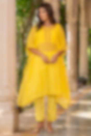 Yellow Organza & Cotton Tie-Dye Kaftan Set by House Of Jamoti at Pernia's Pop Up Shop