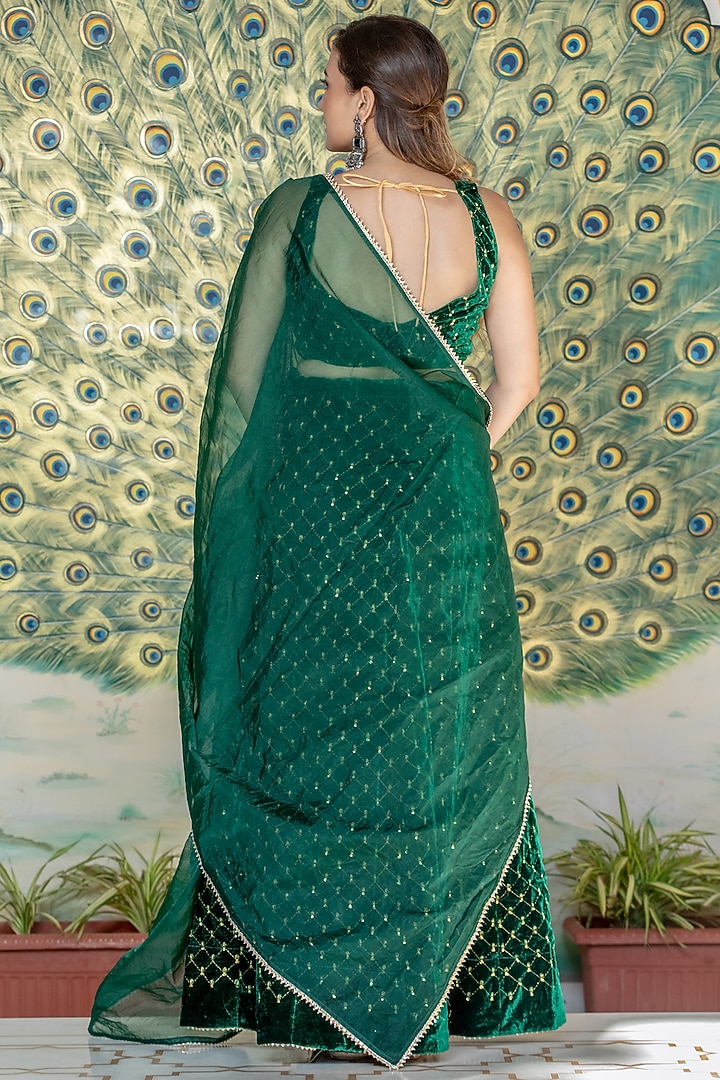 Green Velvet Embellished Lehenga Set by House Of Jamoti at Pernia's Pop Up Shop