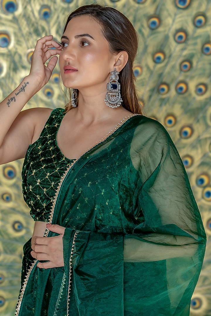 Green Velvet Embellished Lehenga Set by House Of Jamoti at Pernia's Pop Up Shop