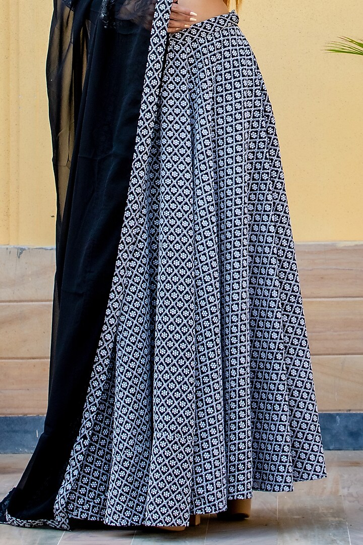Black Embroidered Lehenga Set by House Of Jamoti at Pernia's Pop Up Shop