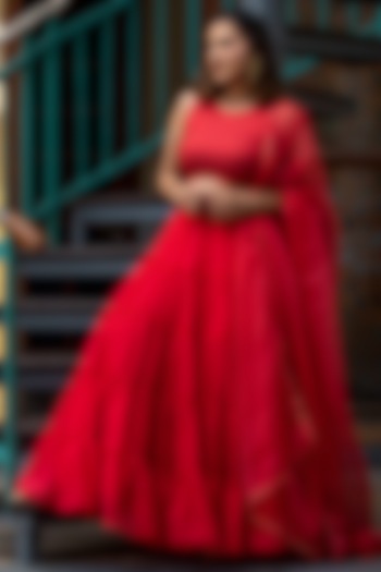 Red Georgette Tiered Lehenga Set by House Of Jamoti at Pernia's Pop Up Shop