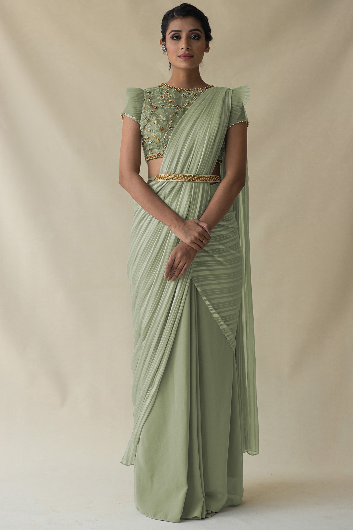 Emerald Green Satin Georgette Pleated Saree Set Design by Kashmiraa at  Pernia's Pop Up Shop 2024