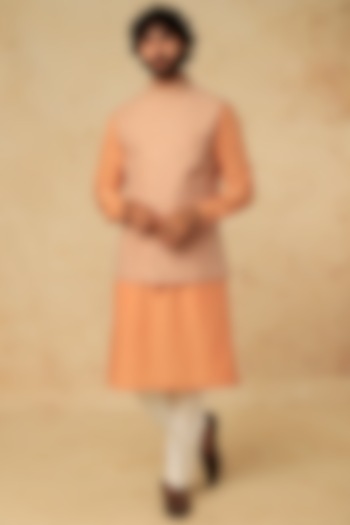Peach Cotton Silk Bundi Jacket With Kurta Set by Mirroir Men