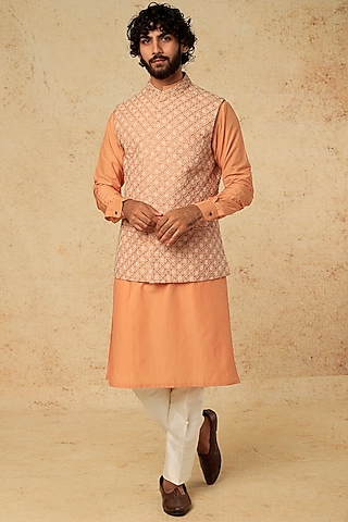 Peach Cotton Silk Bundi Jacket With Kurta Set by Mirroir Men