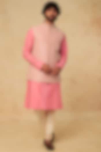 Light Pink Cotton Silk Bundi Jacket With Kurta Set by Mirroir Men