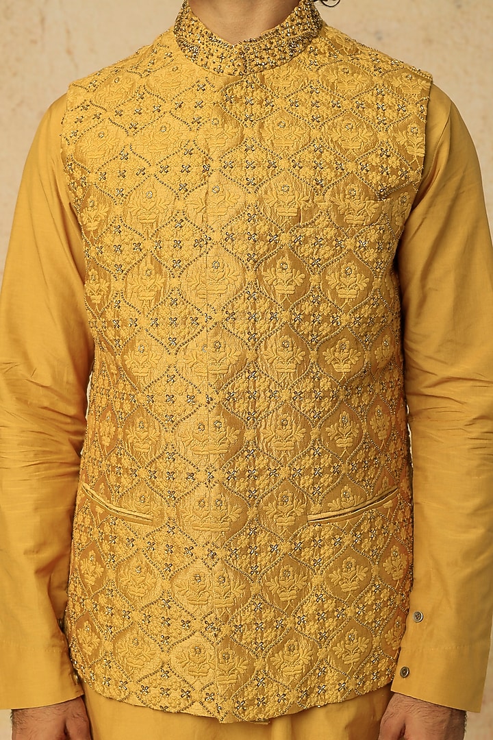 Mustard Cotton Silk Bundi Jacket With Kurta Set by Mirroir Men at Pernia's Pop Up Shop