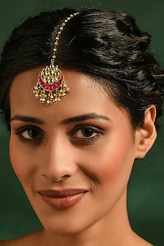 Gold Finish Pearl & Kundan Polki Maang Tikka by Maisara Jewelry