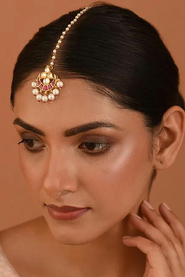 Gold Finish Pearl & Kundan Polki Maang Tikka by Maisara Jewelry at Pernia's Pop Up Shop