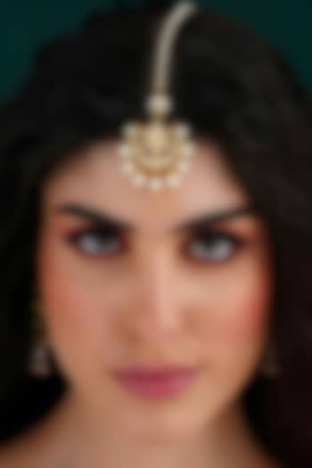 Gold Finish Maangtikka With Pearls by Maisara Jewelry at Pernia's Pop Up Shop