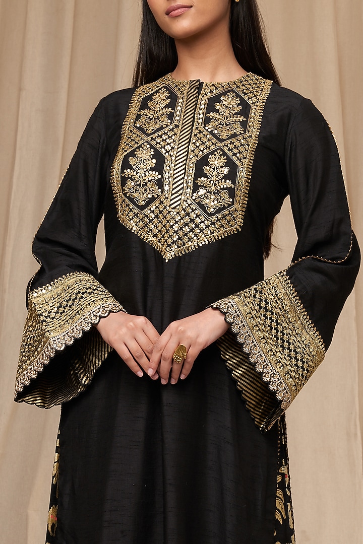 Black Embroidered Kurta Set by Masaba at Pernia's Pop Up Shop