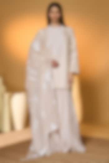 Ivory Raw Silk Embroidered Kurta Set by Masaba at Pernia's Pop Up Shop