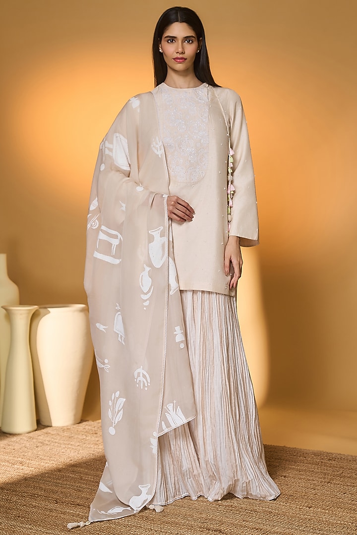 Ivory Raw Silk Embroidered Kurta Set by Masaba at Pernia's Pop Up Shop