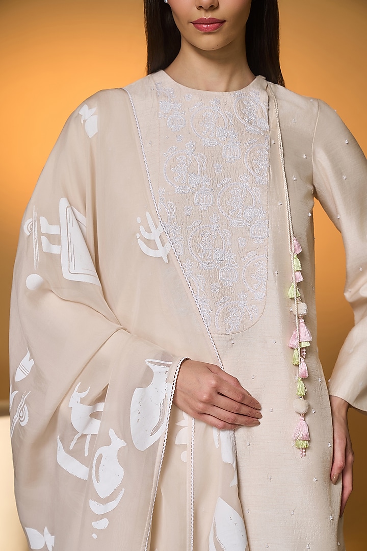 Ivory Raw Silk Embroidered Kurta Set by Masaba at Pernia's Pop Up Shop
