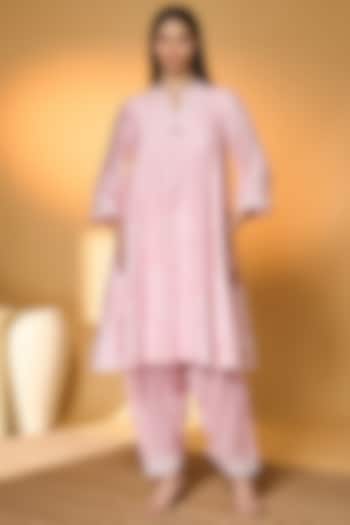 Pink Raw Silk Blushing Bloom Printed Kurta Set by Masaba at Pernia's Pop Up Shop