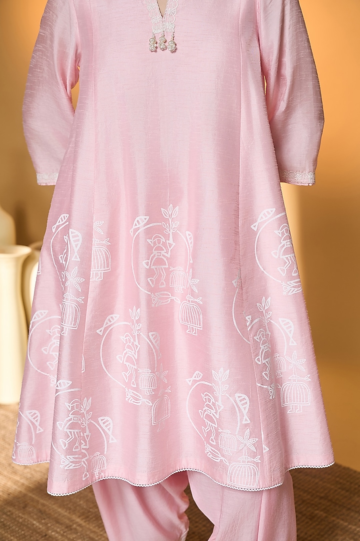 Pink Raw Silk Blushing Bloom Printed Kurta Set by Masaba at Pernia's Pop Up Shop