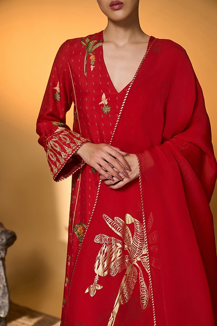 Red Raw Silk Nandi Tropical Digital Printed Kurta Set by Masaba at Pernia's Pop Up Shop