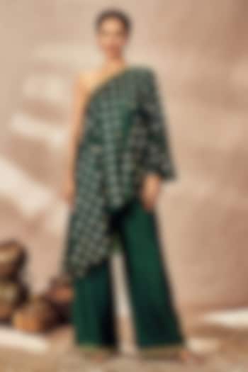 Green Raw Silk Kinari Gota Embroidered One-Shoulder Asymmetrical Tunic Set by Masaba at Pernia's Pop Up Shop