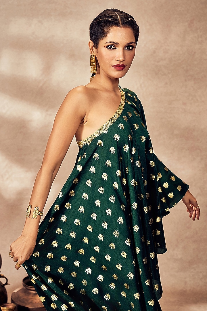 Green Raw Silk Kinari Gota Embroidered One-Shoulder Asymmetrical Tunic Set by Masaba at Pernia's Pop Up Shop