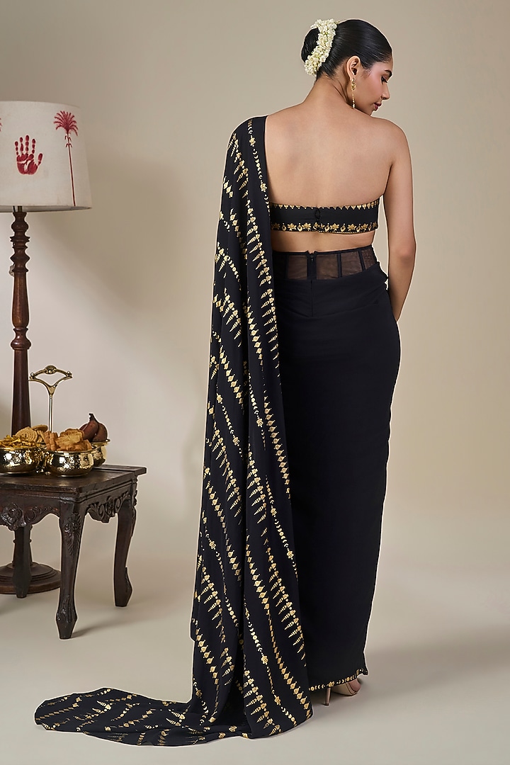 Black Crepe Silk Foil Printed Pre-Stitched Wedding Saree Set by Masaba at Pernia's Pop Up Shop