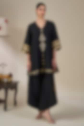 Black Viscose Slub Foil Printed Kurta Set by Masaba at Pernia's Pop Up Shop