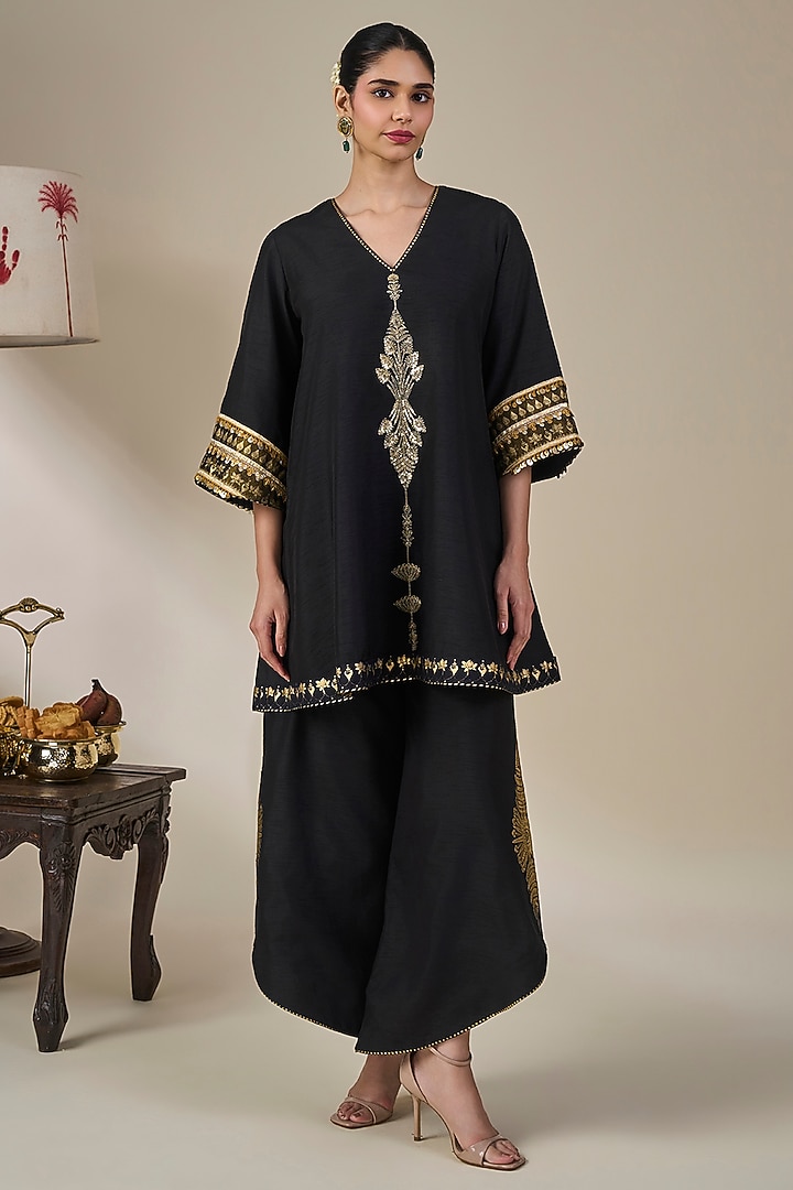Black Viscose Slub Foil Printed Kurta Set by Masaba at Pernia's Pop Up Shop