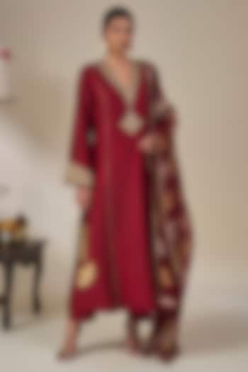 Maroon Viscose Slub Foil Printed Straight Kurta Set by Masaba at Pernia's Pop Up Shop