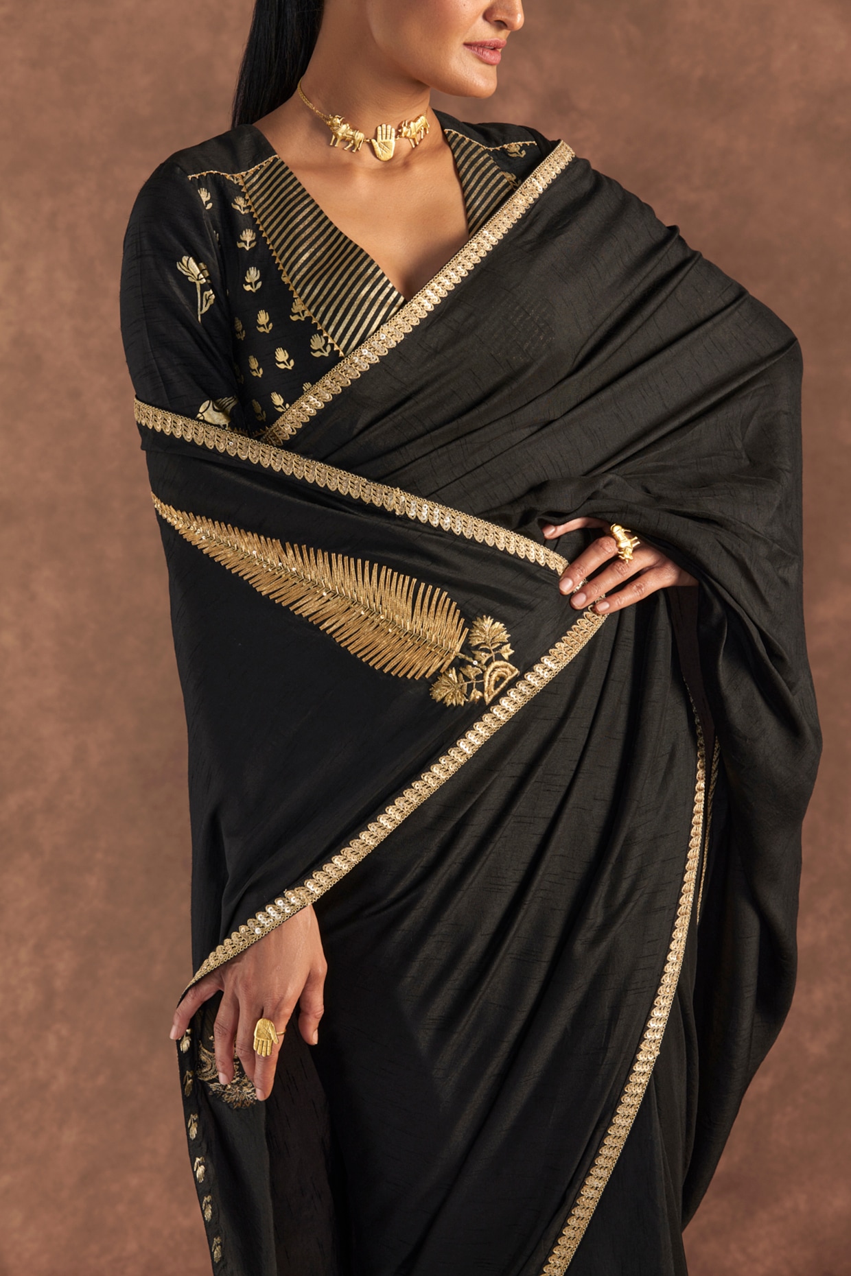 Shop Black and White Pochampally Ikkat Silk Saree Online in USA – Pure  Elegance