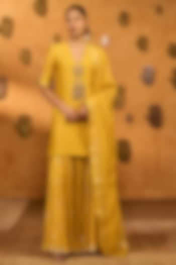 Ochre Yellow Chanderi Embroidered Kurta Set by Masaba at Pernia's Pop Up Shop