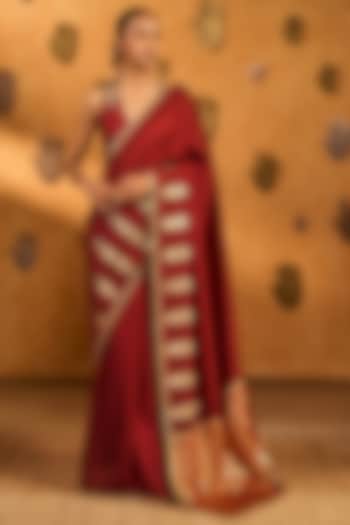 Red Raw Silk Placement Foil Printed Party Wear Saree Set by Masaba at Pernia's Pop Up Shop