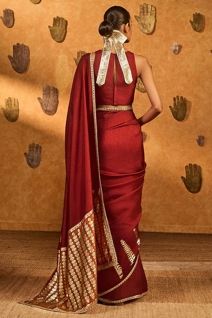Red Viscose Slub Placement Foil Printed Party Wear Saree Set by Masaba at Pernia's Pop Up Shop