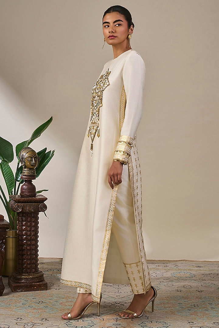 Ivory Viscose Slub Foil Printed Kurta Set by Masaba at Pernia's Pop Up Shop