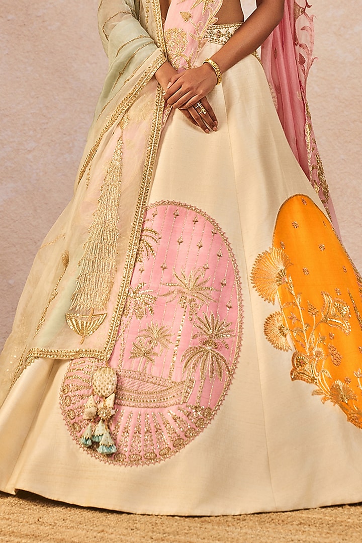 Ivory Raw Silk Chaand Kashti & Gul Jharokha Embroidered Bridal Lehenga Set by Masaba at Pernia's Pop Up Shop