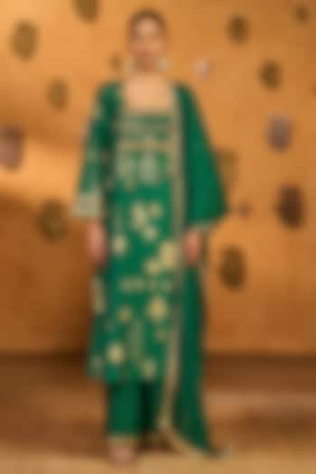 Green Raw Silk Embroidered & Foil Printed Kurta Set by Masaba at Pernia's Pop Up Shop