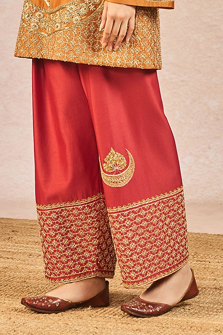 Rust Chanderi Gul Jharokha Chaand Motif Embroidered Kurta Set by Masaba at Pernia's Pop Up Shop