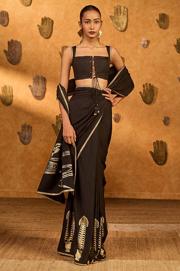 Black Raw Silk Foil Printed Party Wear Saree Set by Masaba at Pernia's Pop Up Shop
