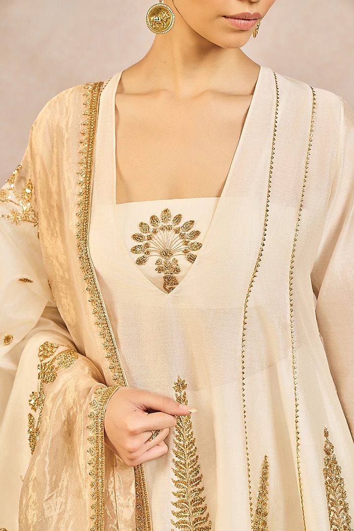 Ivory Chanderi Kashmiri Kali Motif Embroidered Short Kurta Set by Masaba at Pernia's Pop Up Shop