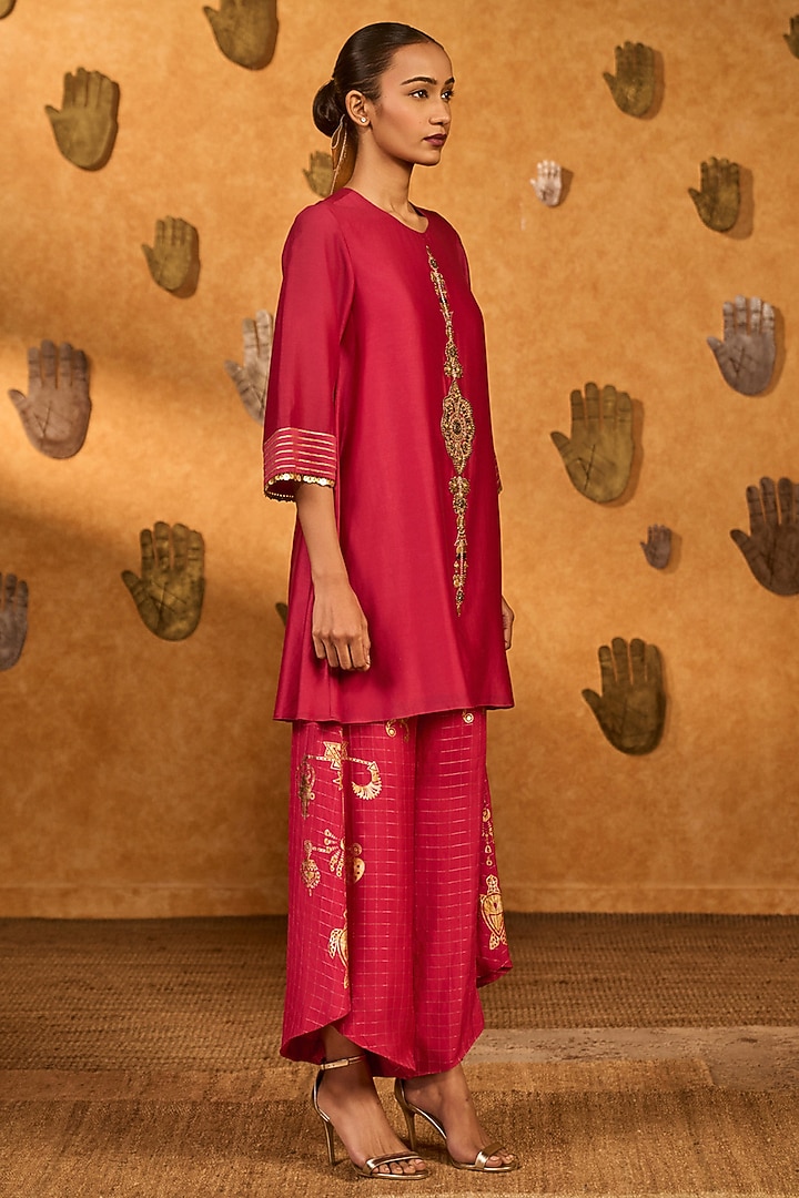 Raspberry Raw Silk Coin Embellished Kurta Set by Masaba at Pernia's Pop Up Shop