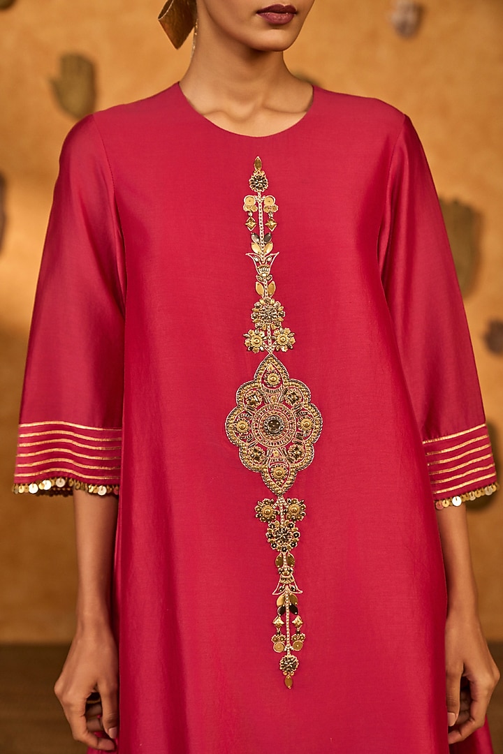 Raspberry Raw Silk Coin Embellished Kurta Set by Masaba at Pernia's Pop Up Shop