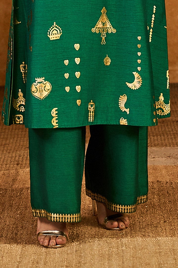 Green Raw Silk Hand Embroidered & Printed Kurta Set by Masaba at Pernia's Pop Up Shop