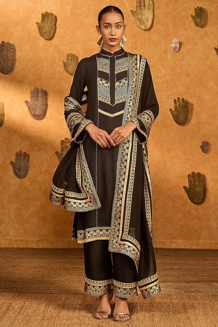 Black Raw Silk Foil Printed Kurta Set by Masaba at Pernia's Pop Up Shop