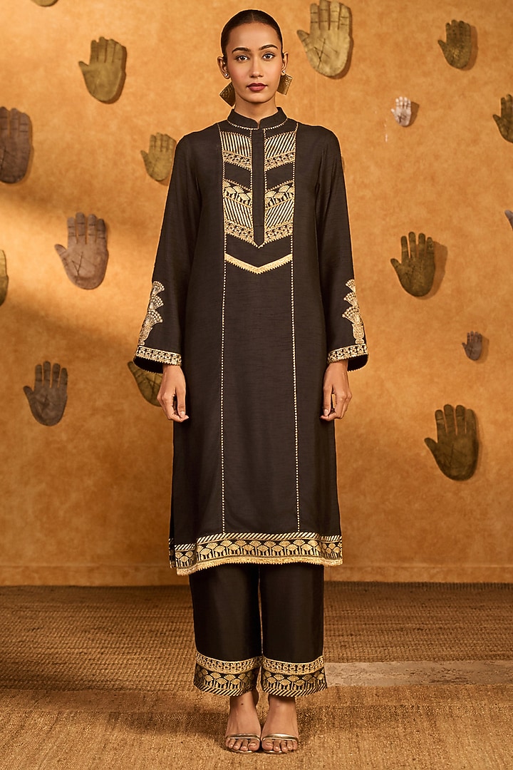 Black Raw Silk Foil Printed Kurta Set by Masaba at Pernia's Pop Up Shop
