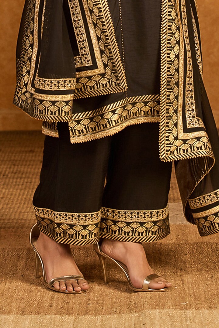 Black Raw Silk Foil Printed Kurta Set by Masaba at Pernia's Pop Up Shop
